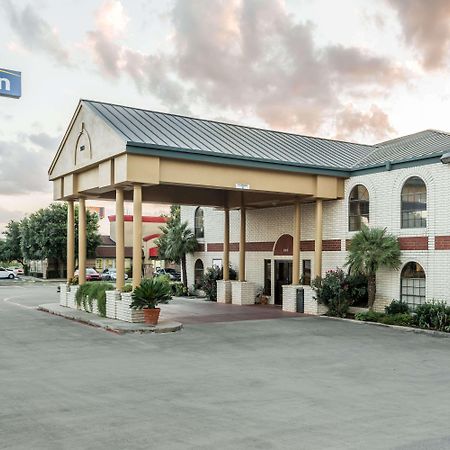 Days Inn By Wyndham New Braunfels Esterno foto