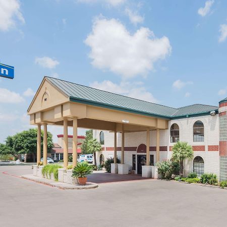 Days Inn By Wyndham New Braunfels Esterno foto