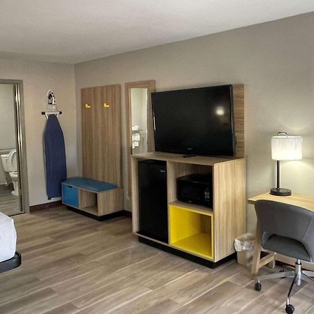 Days Inn By Wyndham New Braunfels Esterno foto