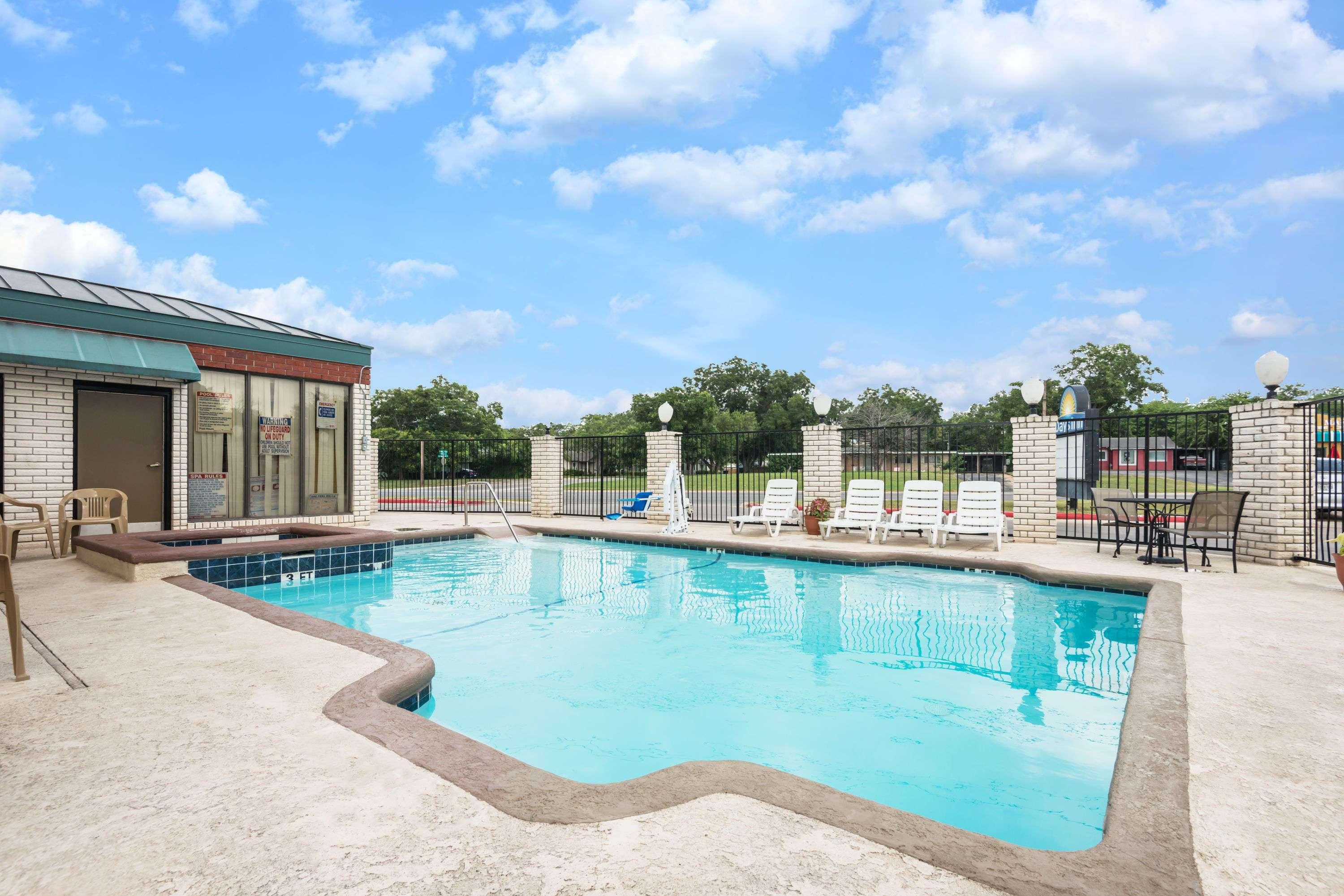 Days Inn By Wyndham New Braunfels Esterno foto