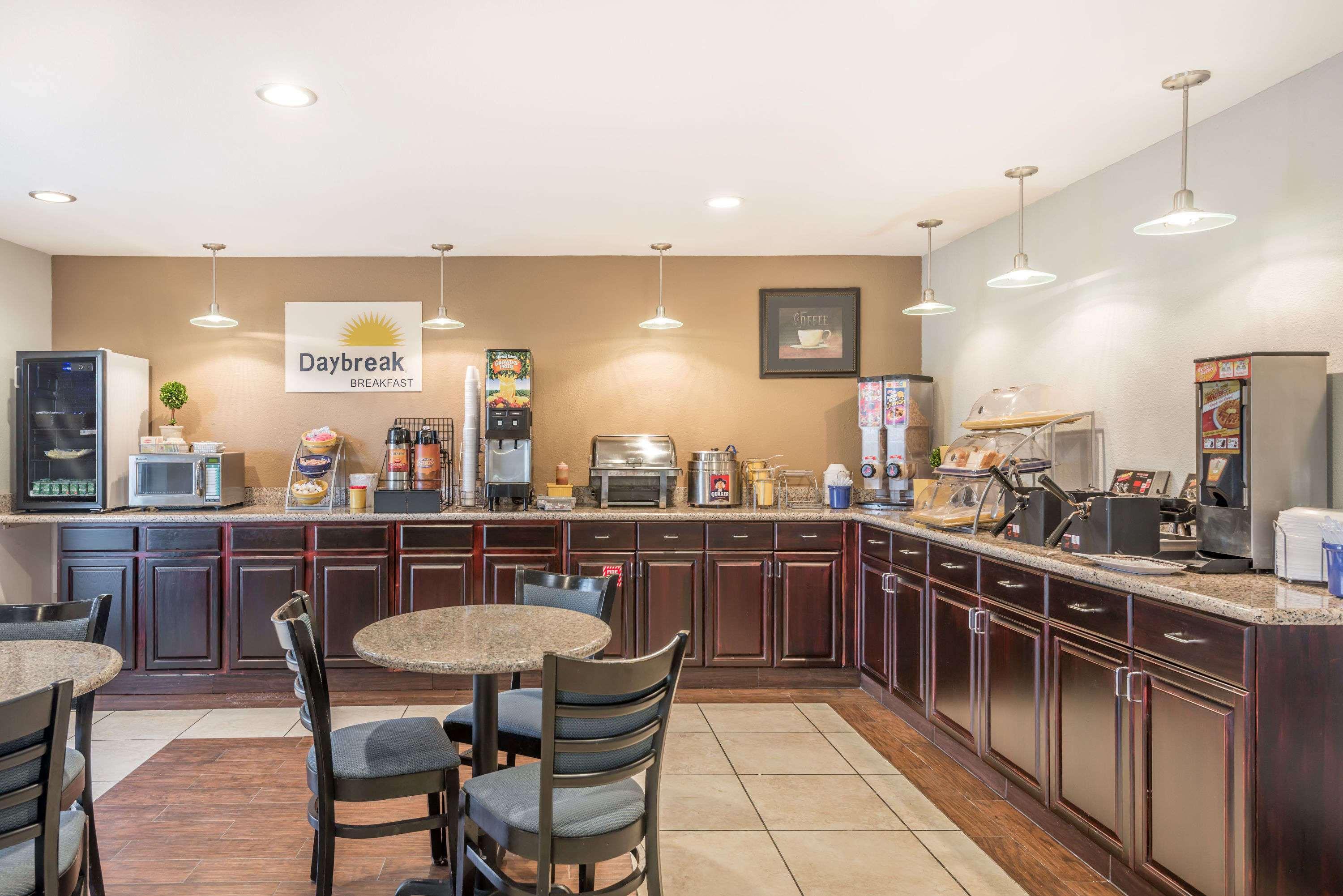 Days Inn By Wyndham New Braunfels Esterno foto