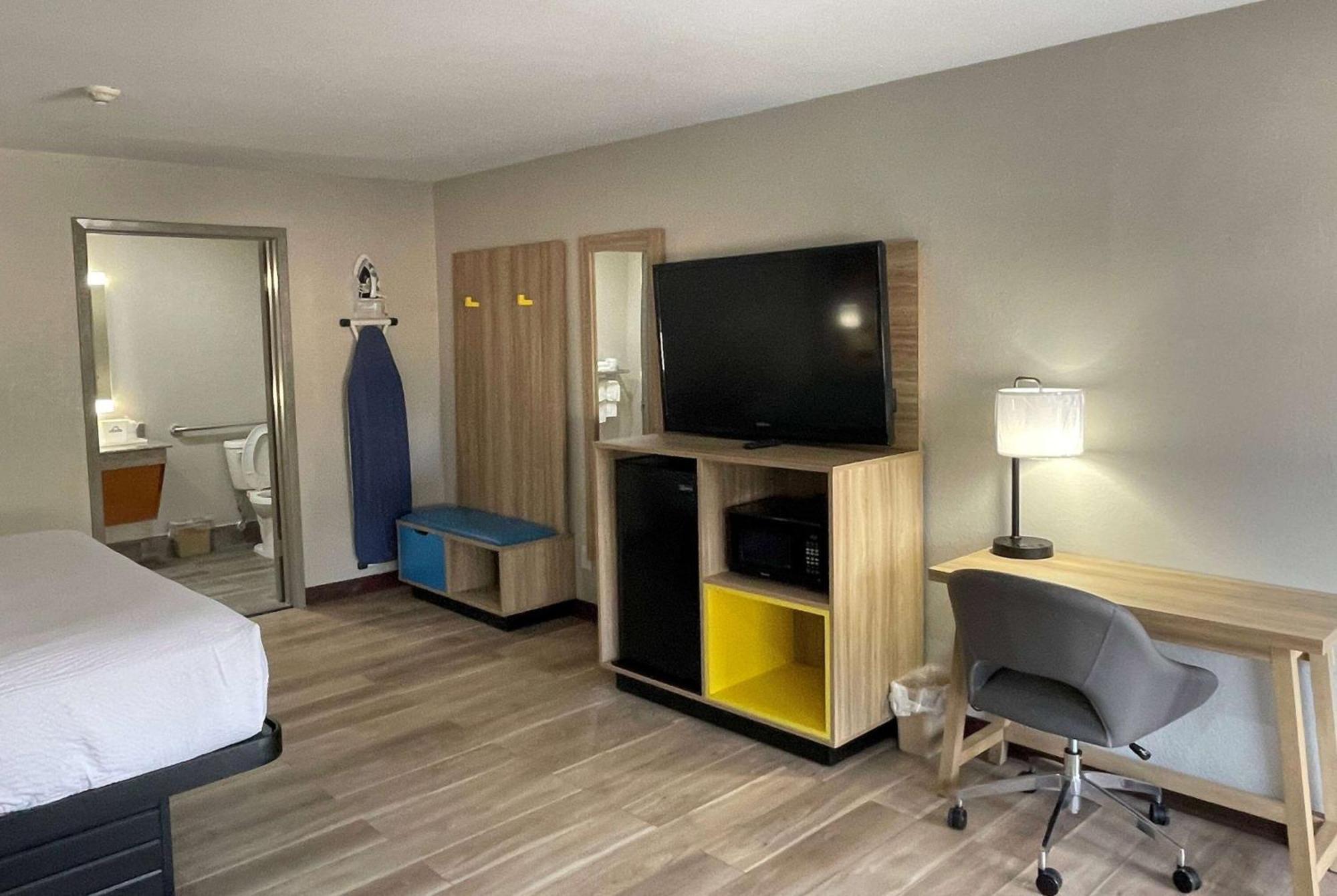 Days Inn By Wyndham New Braunfels Esterno foto