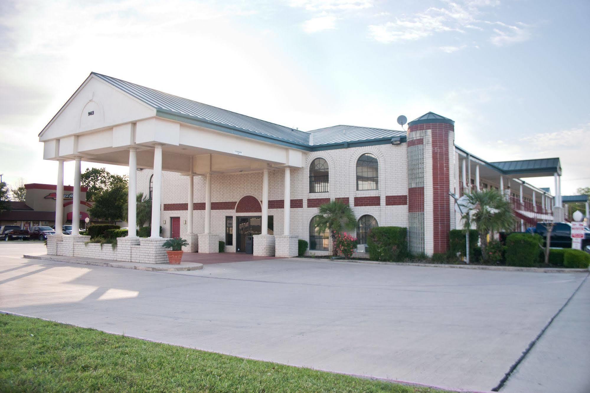 Days Inn By Wyndham New Braunfels Esterno foto