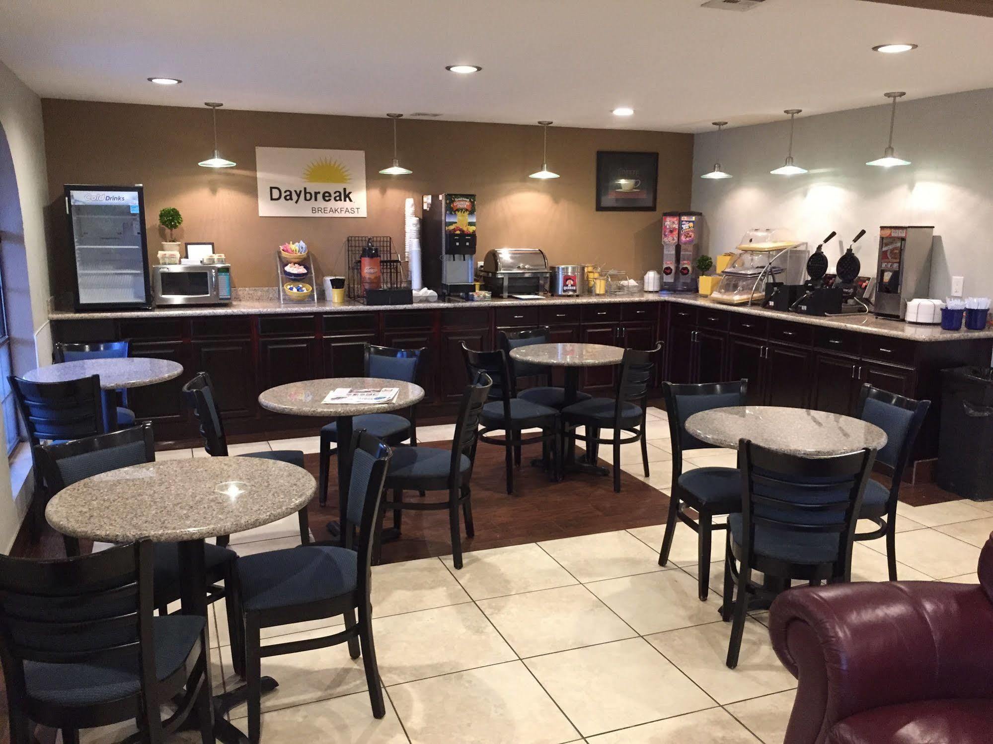 Days Inn By Wyndham New Braunfels Esterno foto