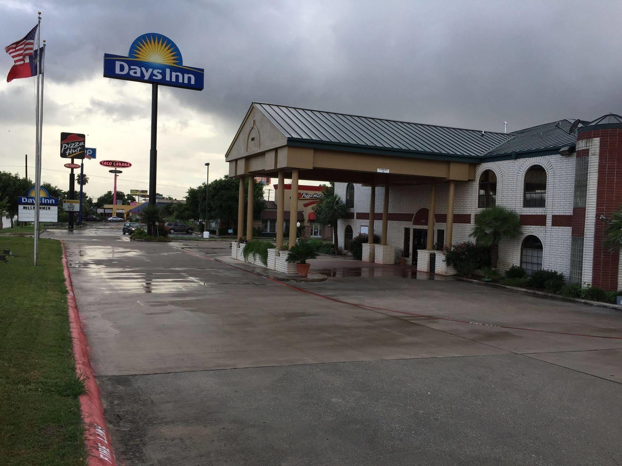 Days Inn By Wyndham New Braunfels Esterno foto